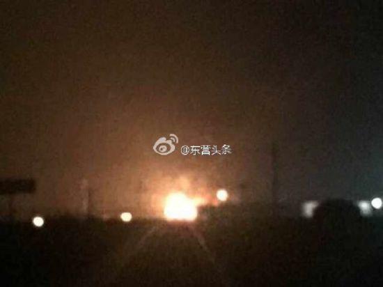 山东东营市河口区一家化工厂爆炸 声音很大