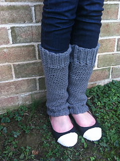 woman wearing jeans, flats and gray crochet leg warmers
