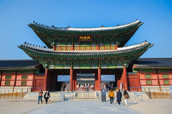 ที่เที่ยวเกาหลี - พระราชวังคยองบกกุง (Gyeongbokgung Palace)