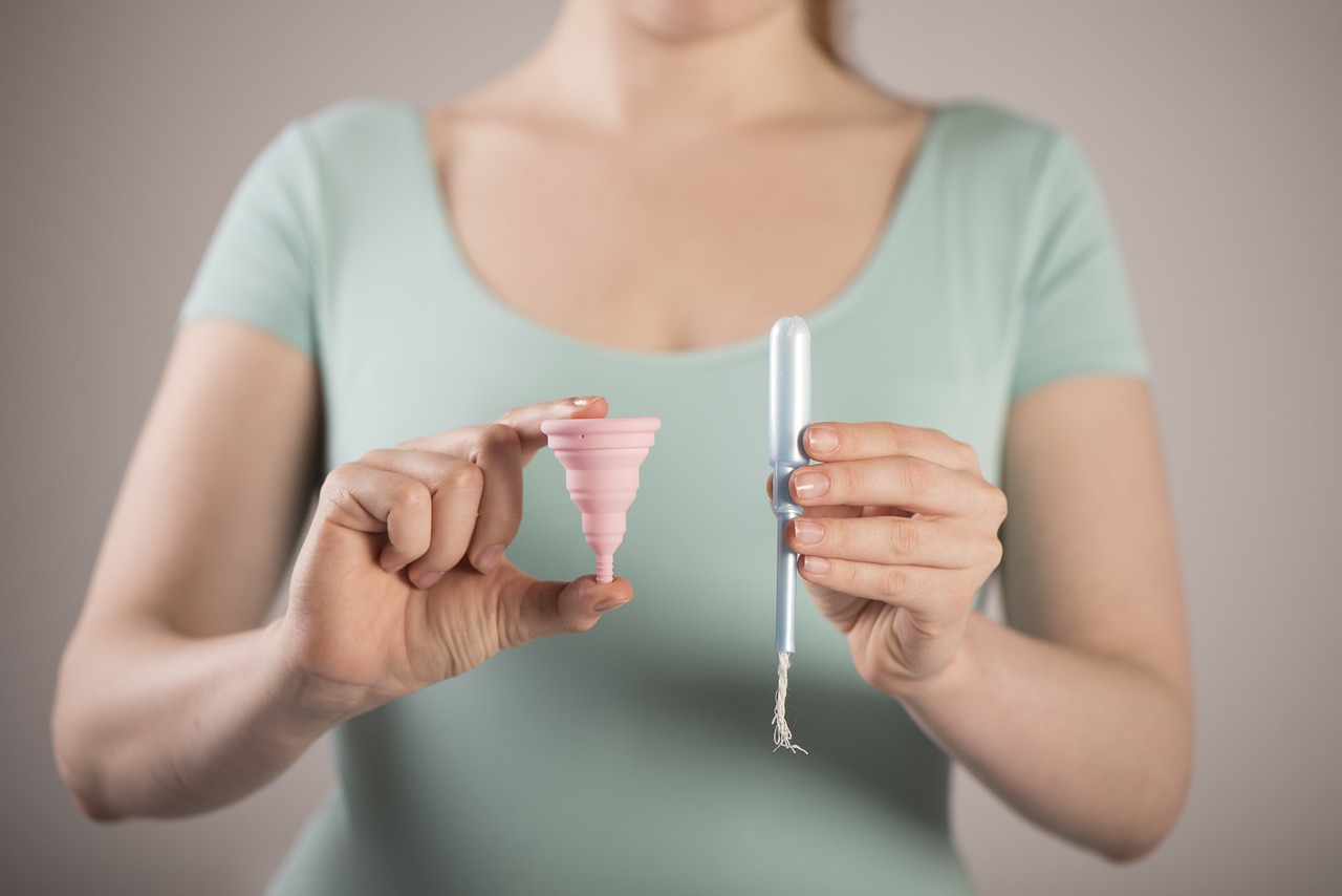 月経カップ　タンポン　生理　女性