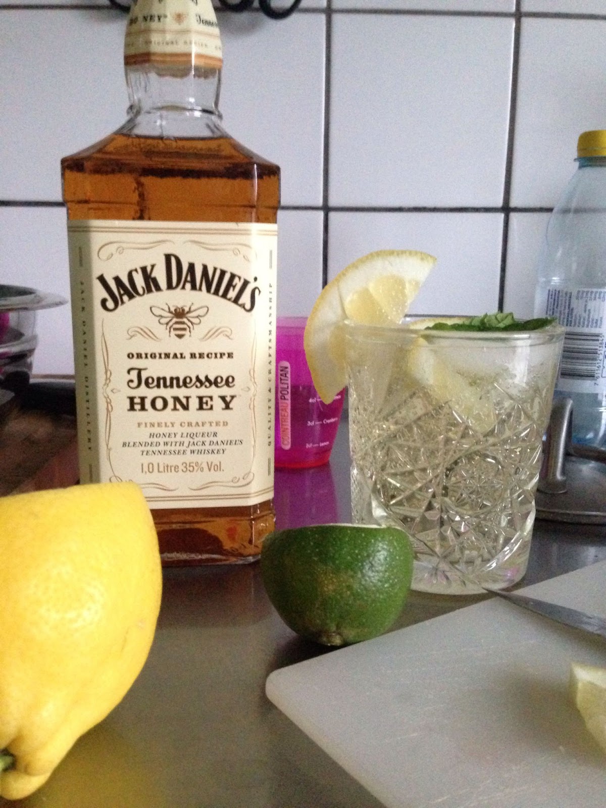 Jack Daniel's Honey and Lemonade Tennessee Whiskey Cocktail