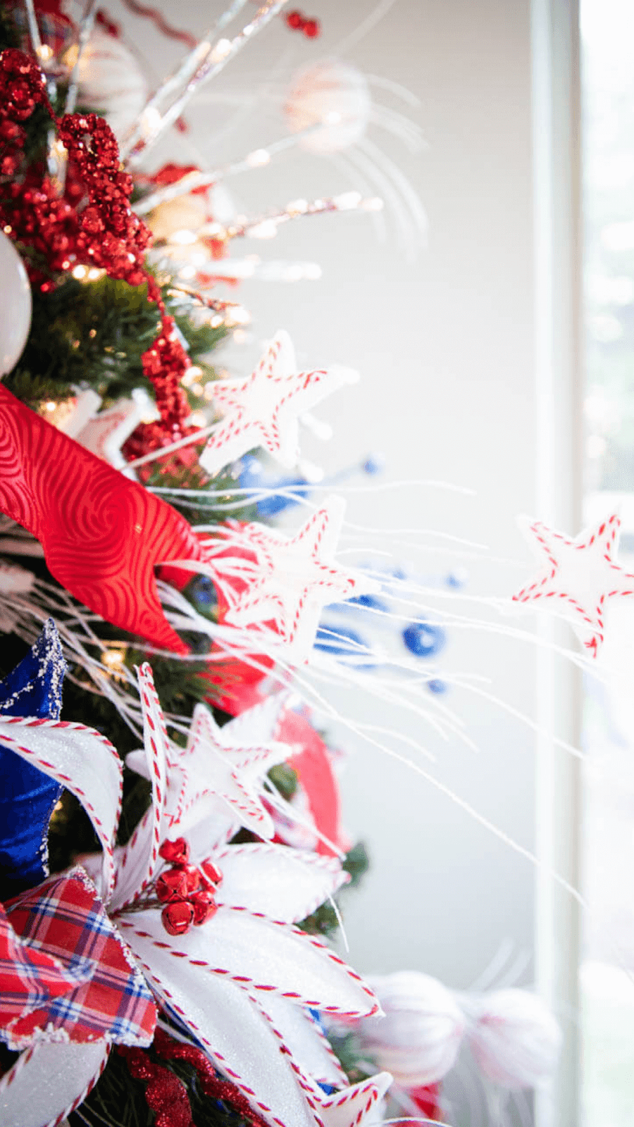 red and white star sprays in christmas tree