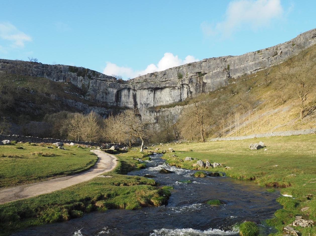 A group hiking meeting up in the Yorkshire Dales using the Hiiker app picture