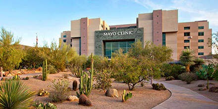 A beautiful view of the Mayo Clinic School of Medicine in Scottsdale, AZ, showcasing its modern architecture and serene surroundings.