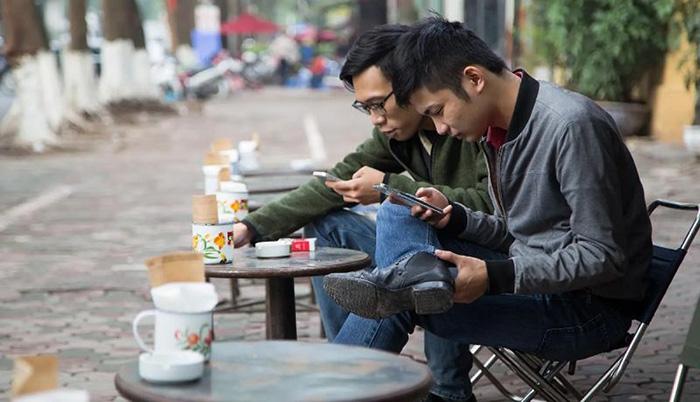 Ảnh có chứa ngoài trời, mặt đất, bữa ăn, bàn ăn

Mô tả được tạo tự động