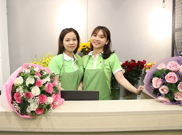 Nhân viên tư vấn tại hoa tươi 360