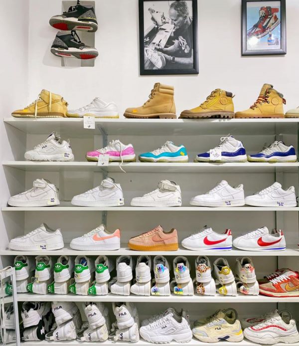 Tiệm giày Secondhand là điểm đến yêu thích của những người mê sneaker