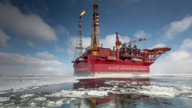 Nga sản xuất hơn 10 triệu thùng dầu mỗi ngày và giúp Opec giữ giá dầu ở mức cao