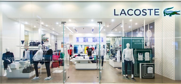 Hãng Lacoste xây dựng vị thế cao trong nhiều lĩnh vực thời trang, phụ kiện, dầu thơm