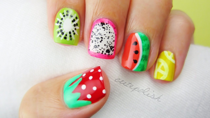 coole Sommermaniküre, Kiwi, Erdbeere, Wassermelone, Drachenfrucht und Zitrone, Sommer Nageldesign