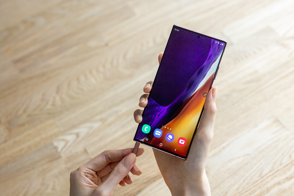 Hơn Kém 1.5 Triệu Đồng Nên Mua Galaxy Note 20 Ultra Hay iPhone 11?