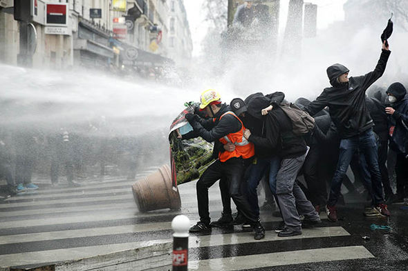 Billedresultat for riots in paris 2018