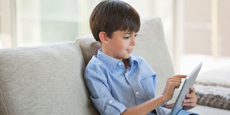Что купить ребенку: планшет или смартфон