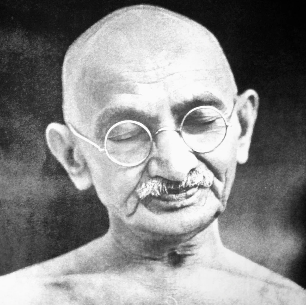  Gandhi Ji Shayari in Hindi, महात्मा गांधी जी पर शायरी ( 2 October shayari in Hindi, गांधी जयंती पर शायरी, कविता, निबंध, गीत यहां से पढ़ें।