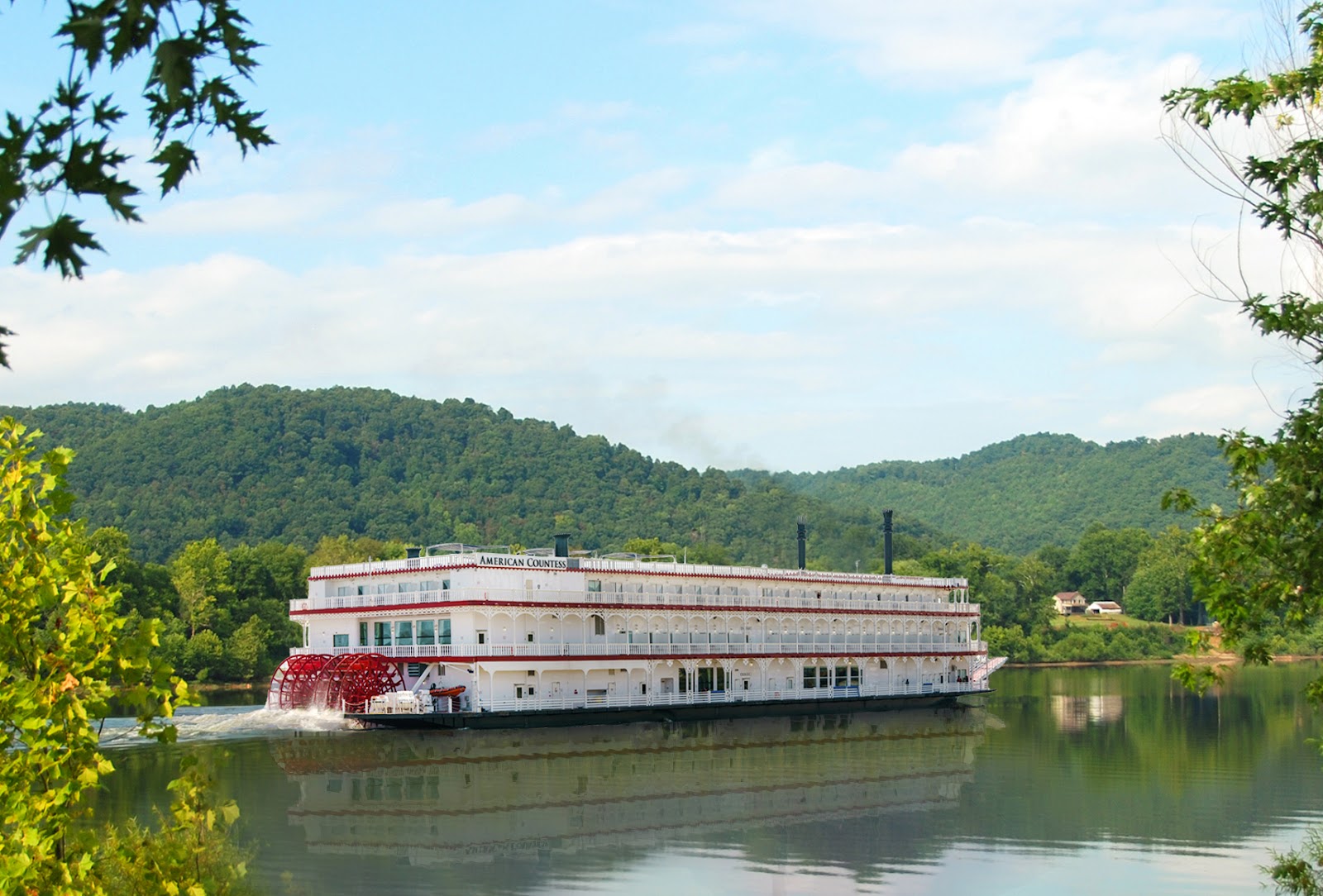 The American Countess Underway on the Historic Mississippi