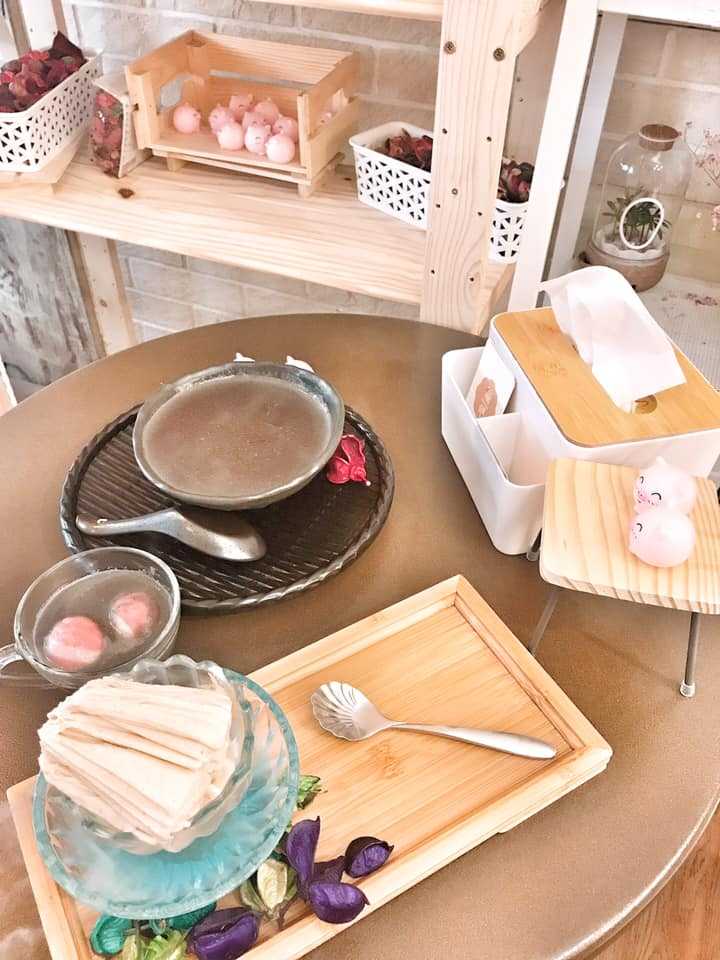 台中,一中街,偷晴雪花冰果室,雪花冰,網美店,手炒花生,芝麻糊,台中冰品,麵包