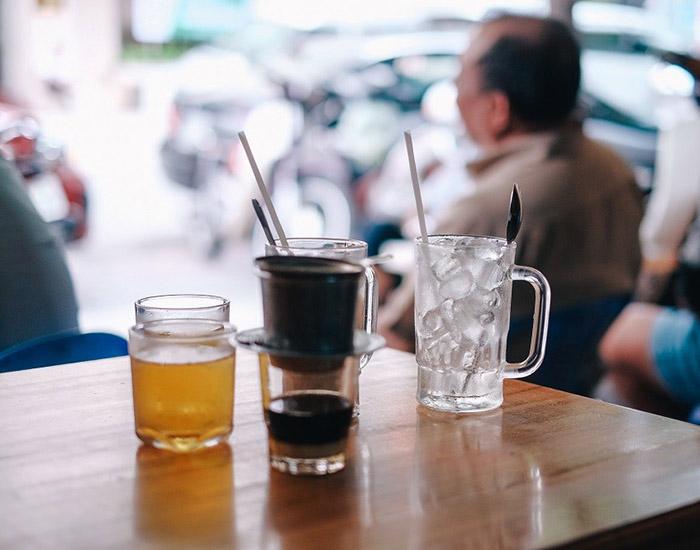 Ảnh có chứa bàn, tách, người, trong nhà

Mô tả được tạo tự động