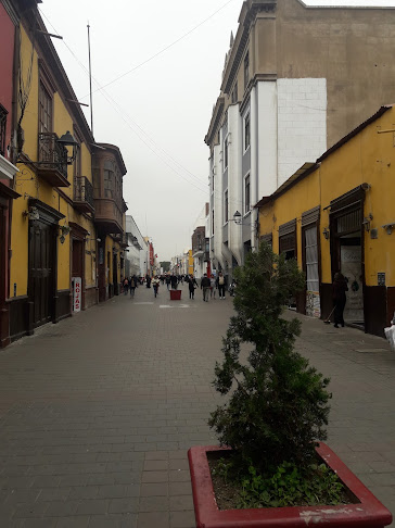 Juguería y Fuente de Soda CON GUSTO - Trujillo