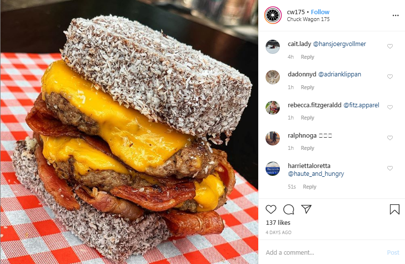 Unik! Burger Ini Pakai Kue Cokelat Lamington Sebagai Roti Bunnya