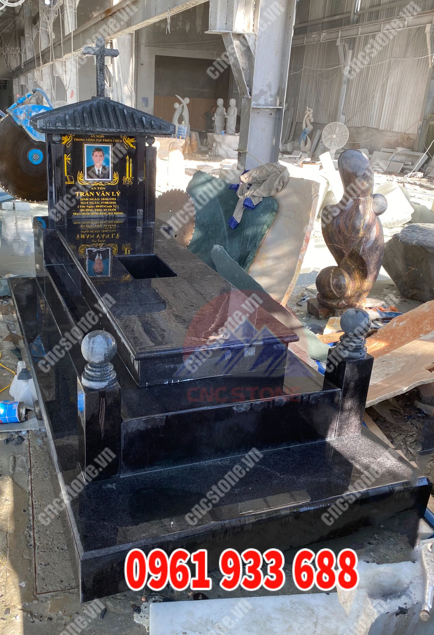 Mộ đá tam cấp đá đen Ân Độ tại CNC Stone