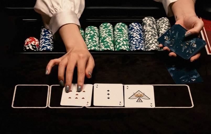 Poker đòi hỏi tư duy chiến thuật và có những phút giây căng thẳng nghẹt thở