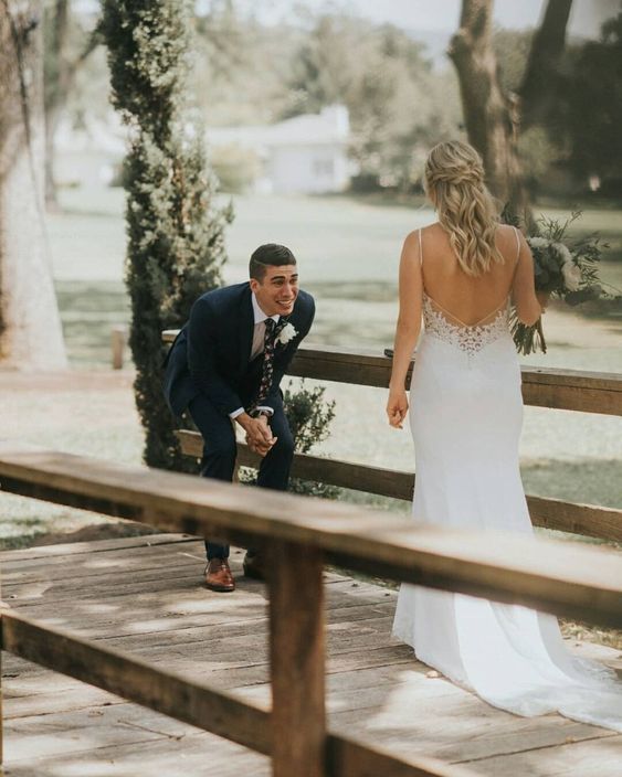 groom sees his bride