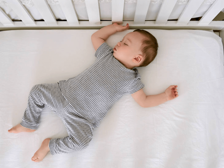  Nằm ngửa được coi là tư thế ngủ tốt nhất cho trẻ sơ sinh