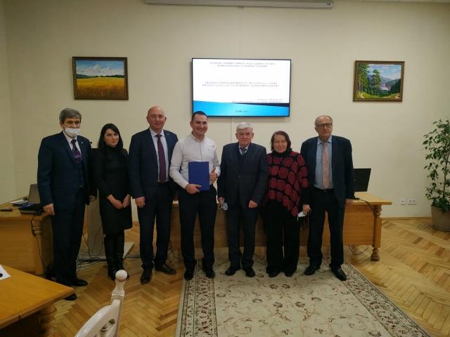Зображення, що містить у приміщенні, підлога, стіна, особаАвтоматично згенерований опис