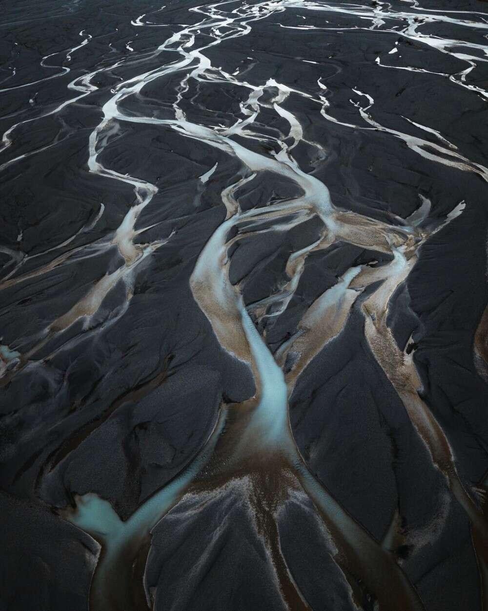 https://cdn.iflscience.com/images/d5d13c76-454a-59a1-8bab-0fb73bfce1d6/content-1591694868-braided-rivers-in-new-zealand-by-atghislainfave-new-zealand.jpg