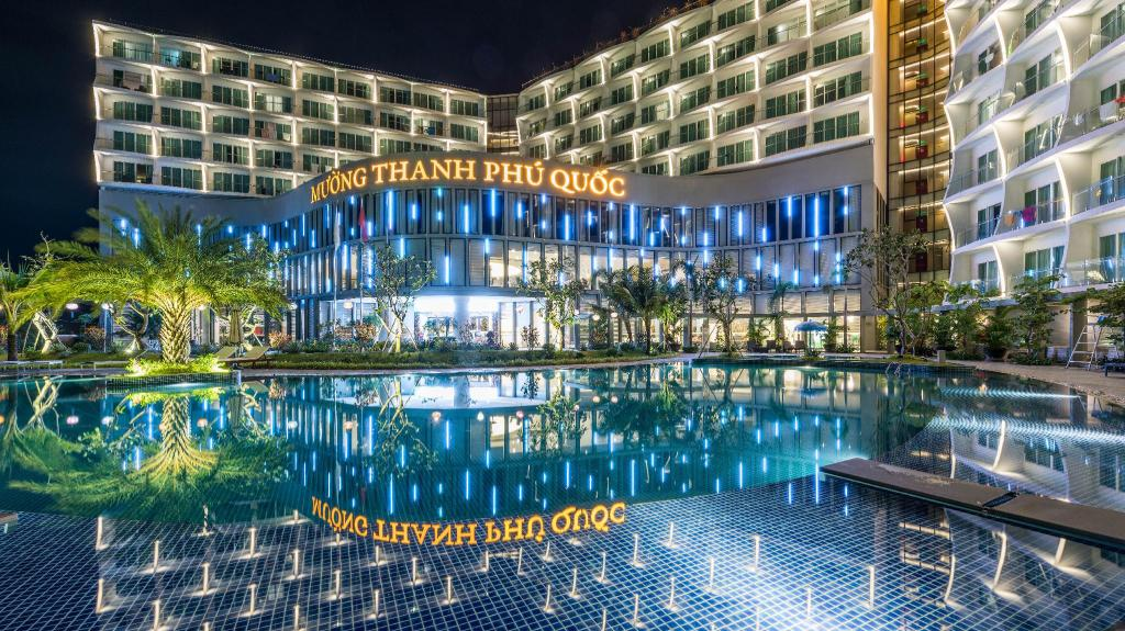 Mường Thanh Phú Quốc là khách sạn cao cấp 5 sao được xây dựng ở vị trí đắc địa nằm rất gần bãi tắm đẹp nhất nhì đảo ngọc