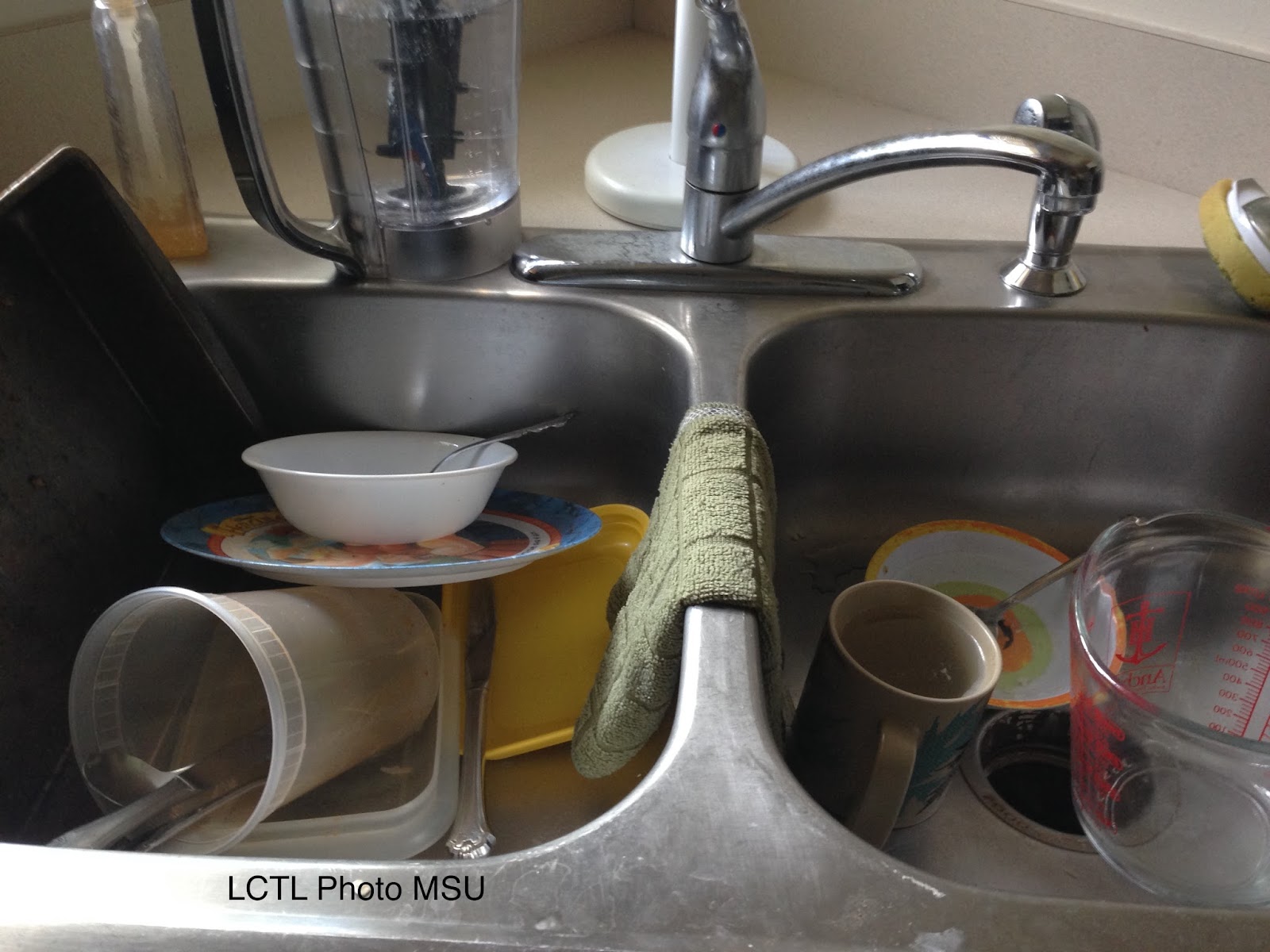 rooms_dirtydishes.jpg