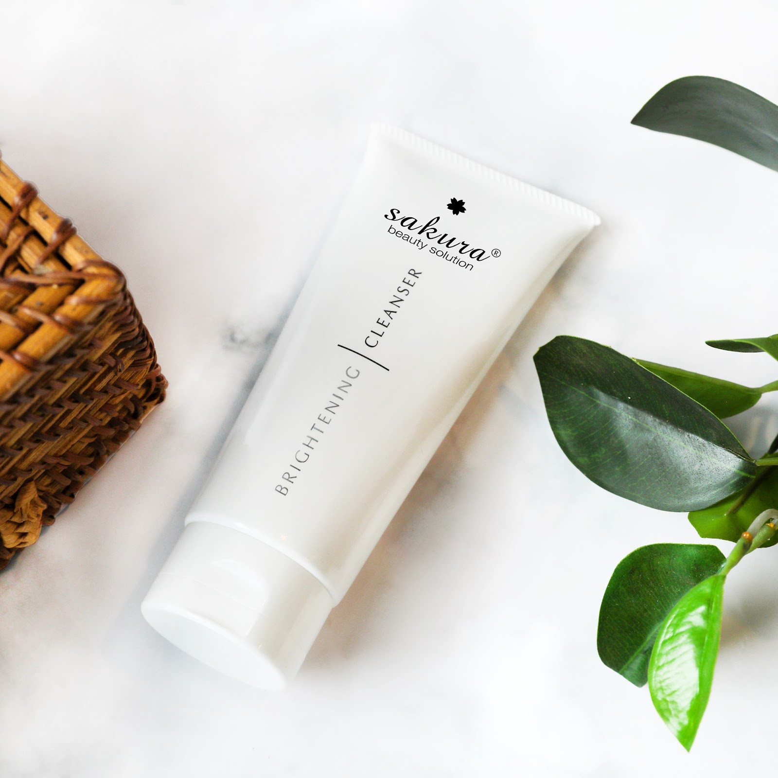 Sakura Brightening Cleanser Sữa rửa mặt trắng da Sakura Brightening Cleanser