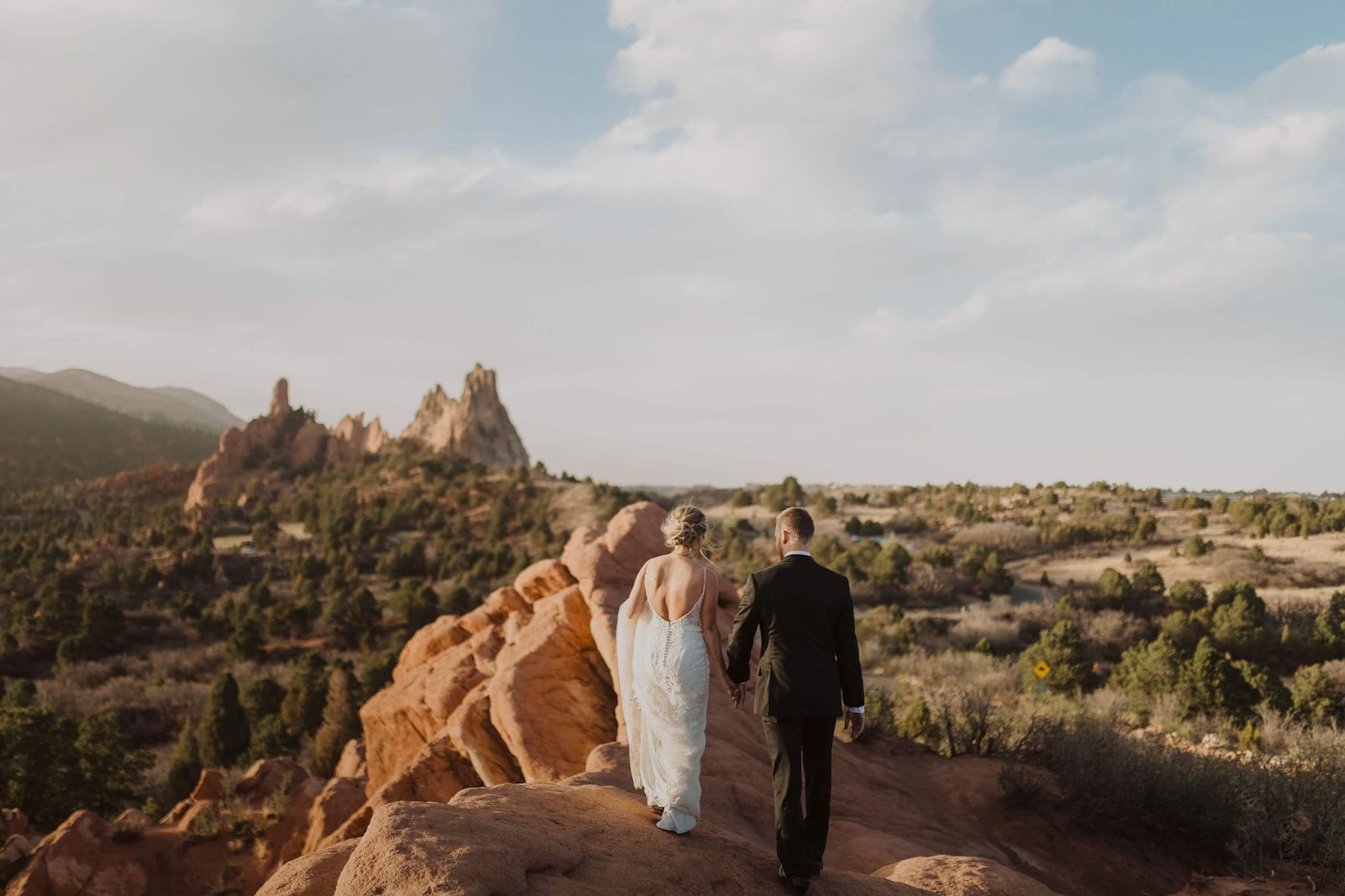 elopement couple at Garden of the Gods