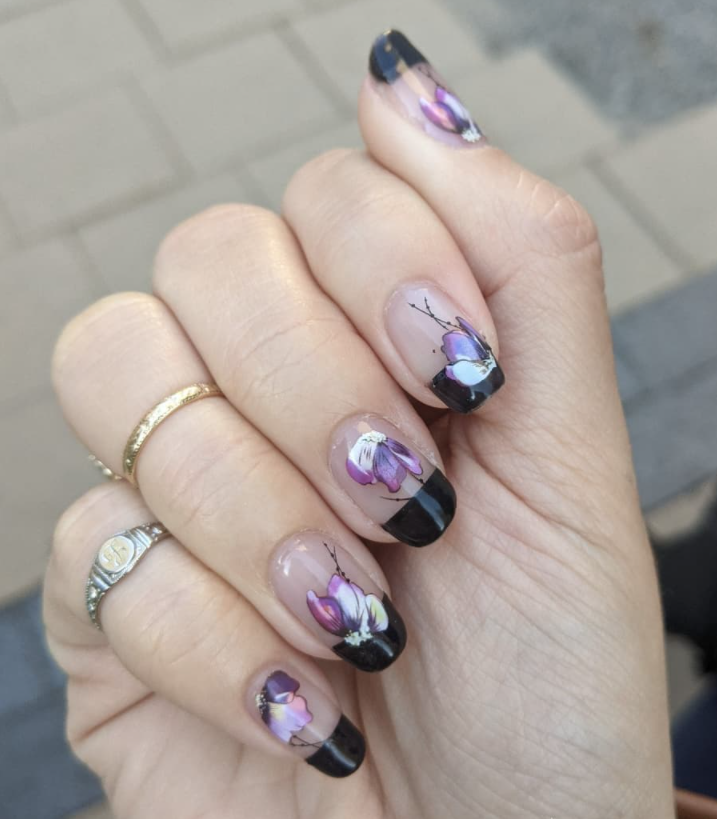 Floral Edge Black nails