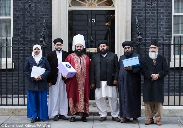 http://i.dailymail.co.uk/i/pix/2015/02/08/2577D69A00000578-2944946-Organisers_the_Muslim_Action_Forum_handed_a_petition_signed_by_1-a-79_1423426200801.jpg