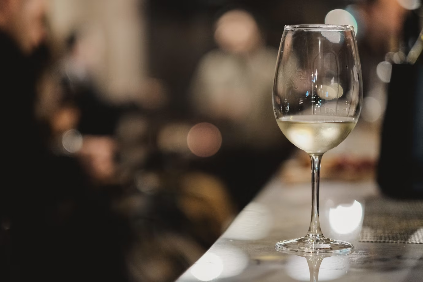 Marinată cu vin alb și ierburi provenite din grădină