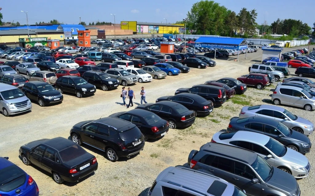 Автомобиль б у минск. Автомобильный рынок. Рынок легковых автомобилей. Автомобильный рынок России. Машины авторынок.