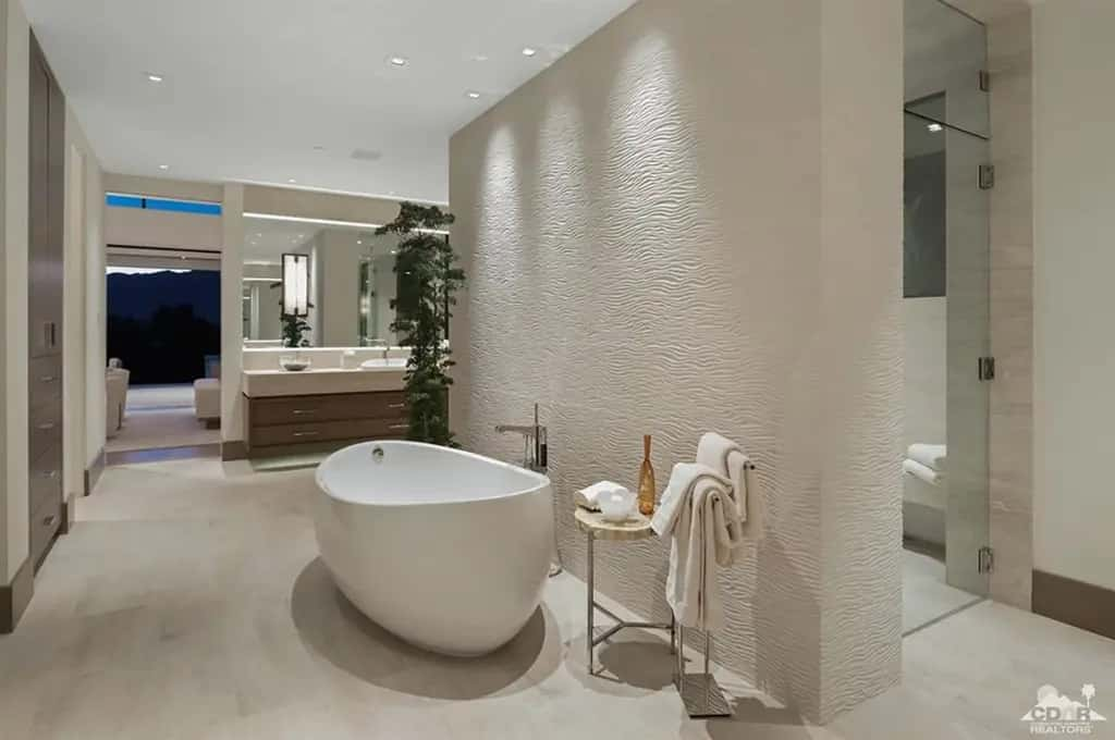 Large modern bathroom