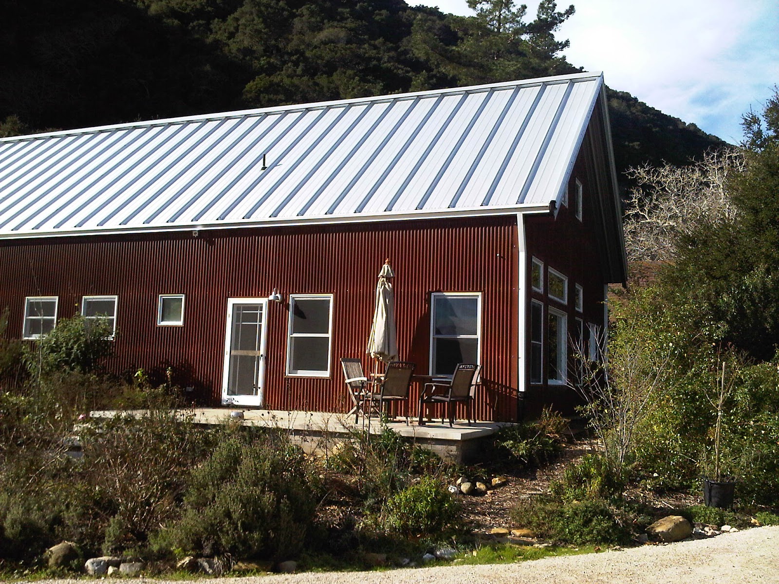 Galvanized vs. Galvalume® Roofing: The Pros And Cons