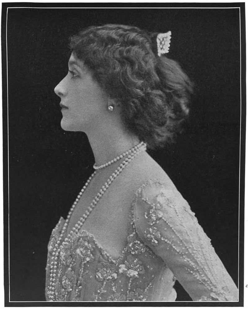 800px-Lina_Cavalieri_001.jpg