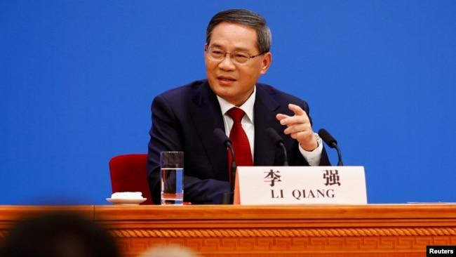 中国总理李强在北京人大会堂举行的记者会上讲话。(2023年3月13日)