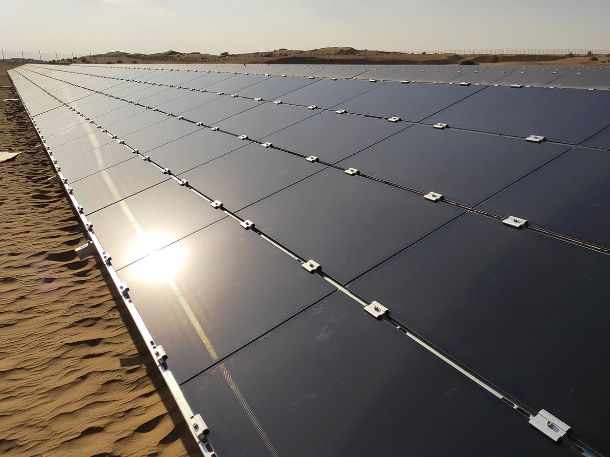 Instalación solar en las instalaciones agrícolas de Themar Al Emarat