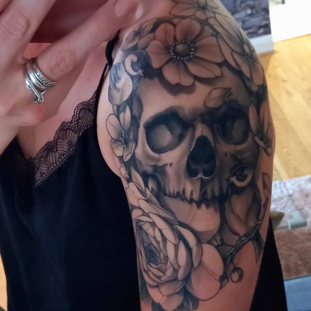 Skull And Roses Shoulder Tattoo