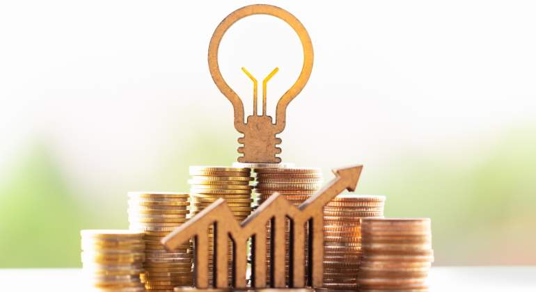 La OCU denuncia: el precio mayorista de la electricidad cierra junio como  el mes más caro de la historia