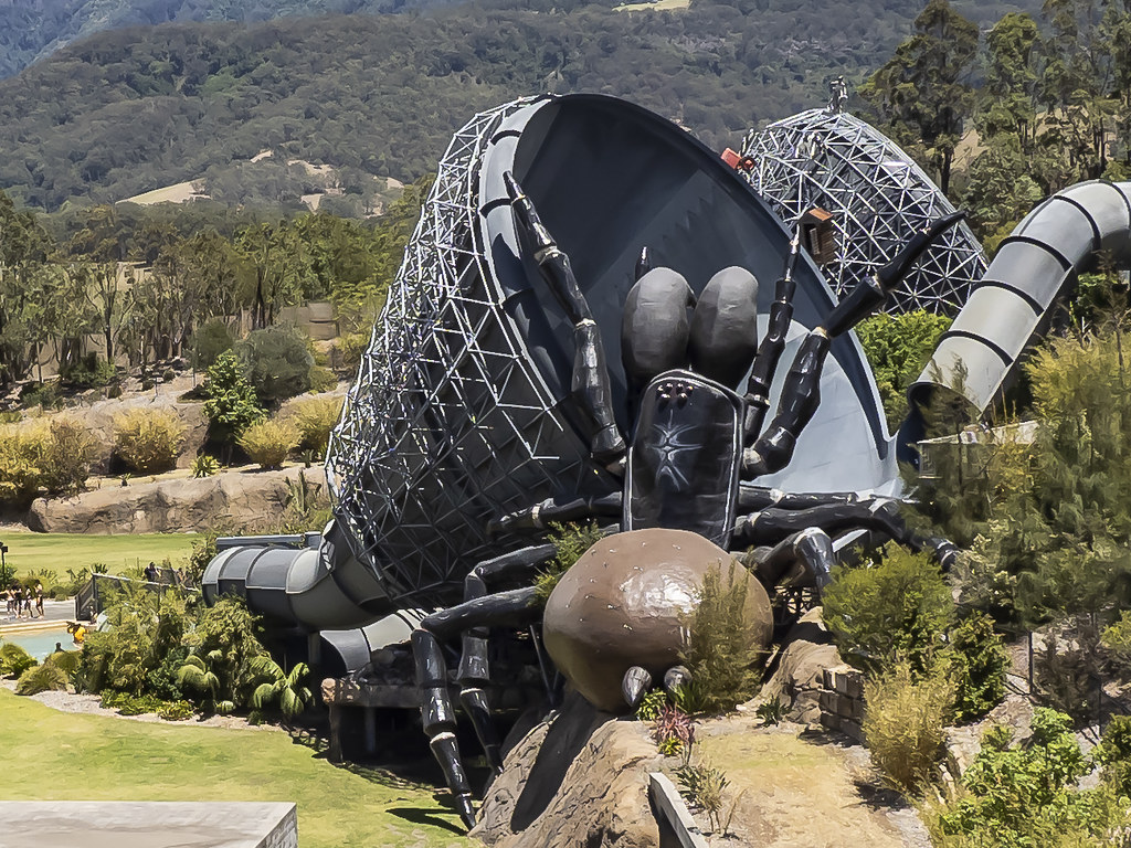 The Big Funnel Web Spider - A giant sculpture of a black spider