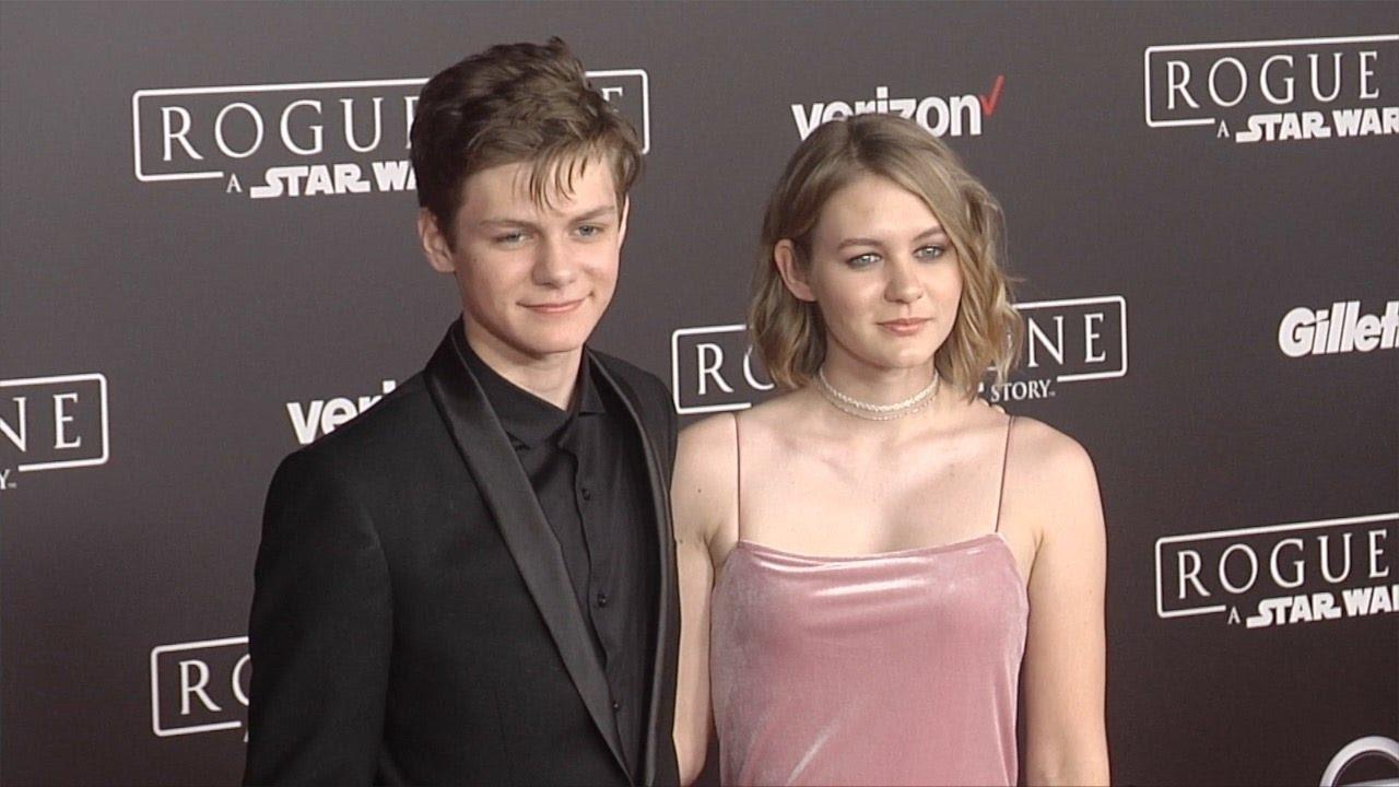 Ty Simpkins and Ryan Simpkins "Rogue One: A Star Wars Story" World Premiere  - YouTube