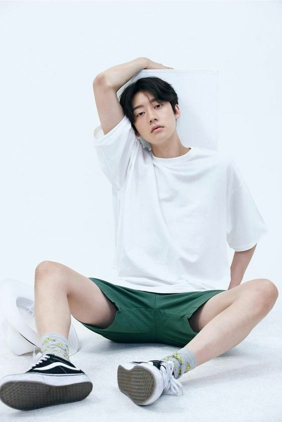 Đơn giản mà cực kỳ ấn tượng cùng áo phông Unisex và quần Short unisex