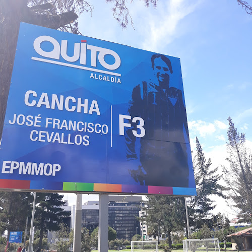 Opiniones de José Francisco Cevallos F3 en Quito - Campo de fútbol