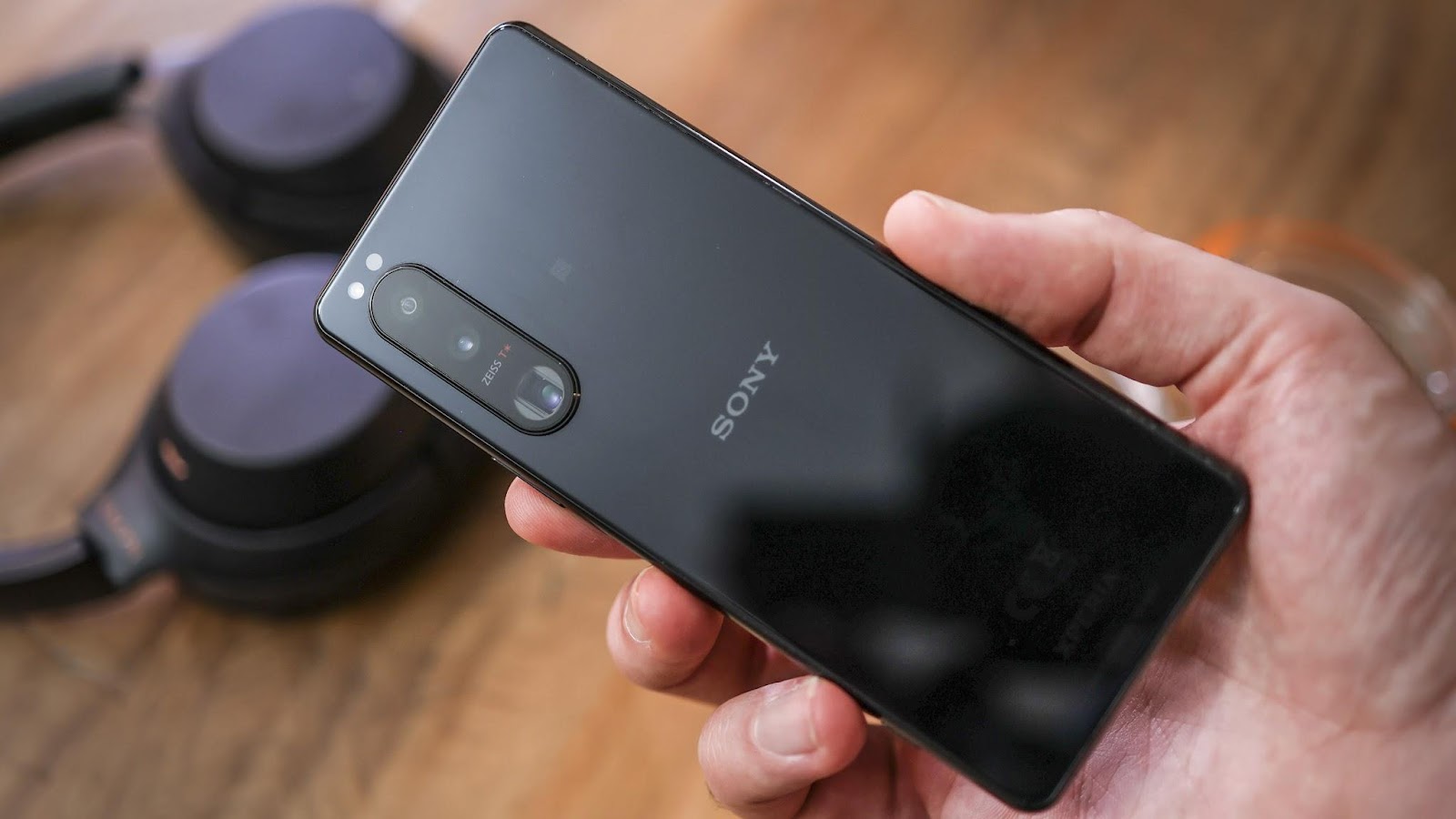 This image shows the Sony Xperia 5 IV.