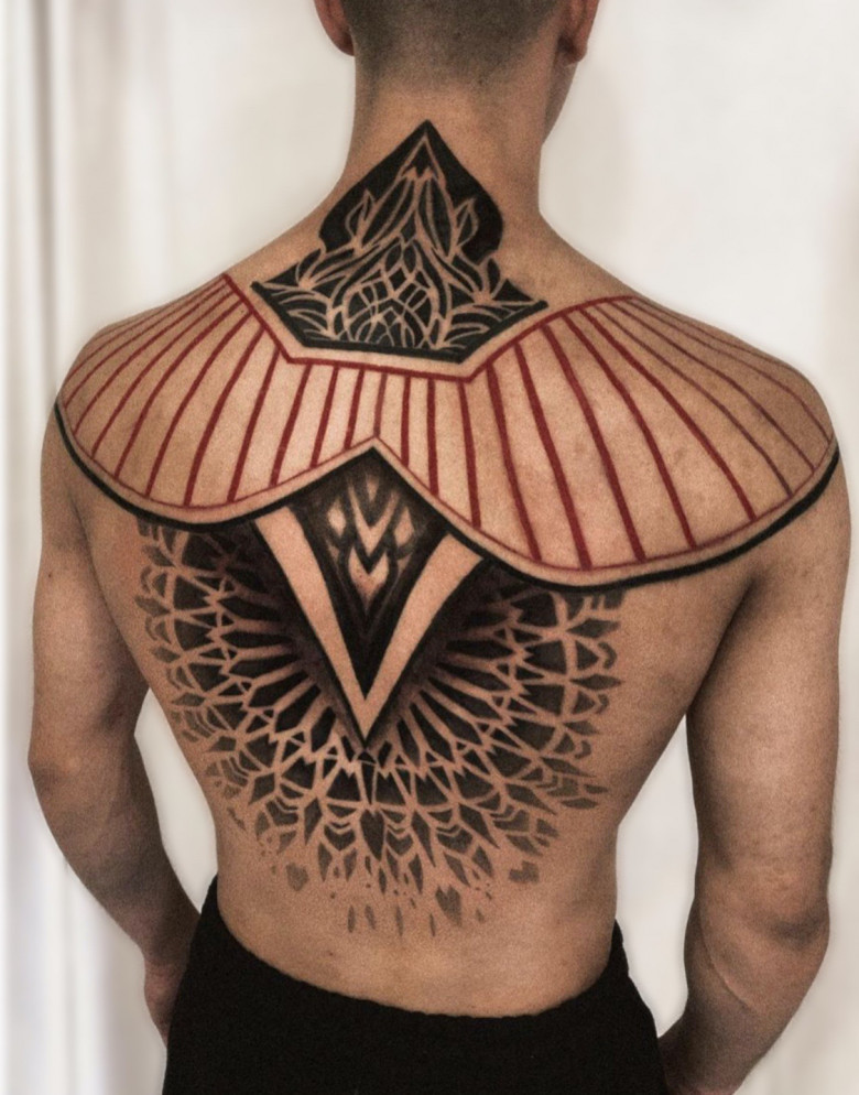 Tattoo artist Xéu Jean